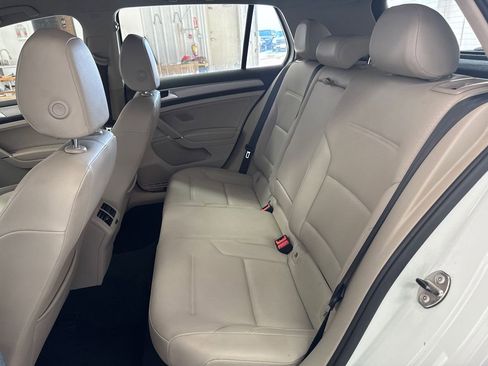 Used 2015 Volkswagen Golf S image 17