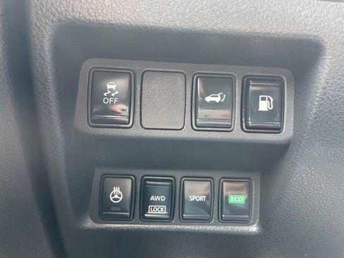 Used 2018 Nissan Rogue AWD image 23