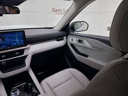 Used 2025 Ford Explorer Active w/ Active Comfort Package image 23