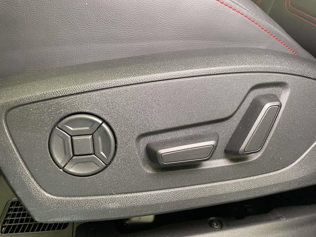 Used 2025 Audi Q3 2.0T Premium Plus w/ Premium Plus Package AWD/4WD image 17