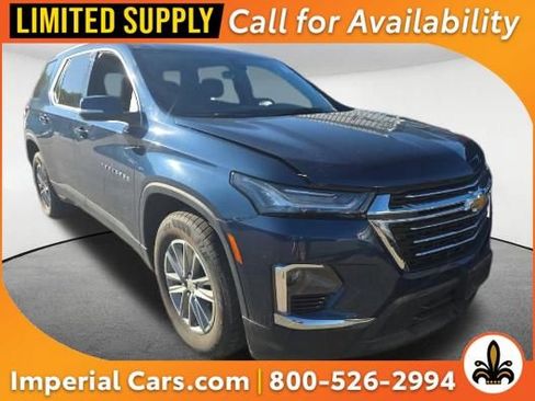 Used 2023 Chevrolet Traverse LT w/ Rear Camera Mirror Package AWD/4WD image 1
