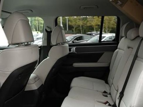 New 2026 Hyundai Santa Fe SE image 8