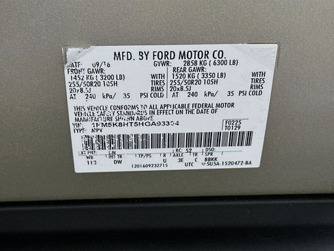 Used 2017 Ford Explorer Platinum image 12