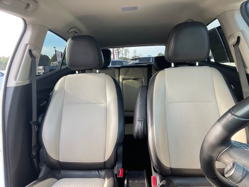 Used 2019 Buick Encore Preferred image 32