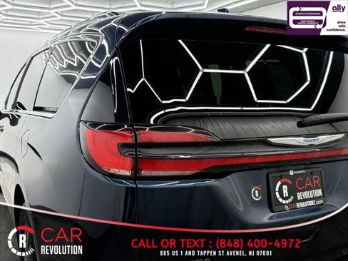 Used 2021 Chrysler Pacifica Touring-L image 75