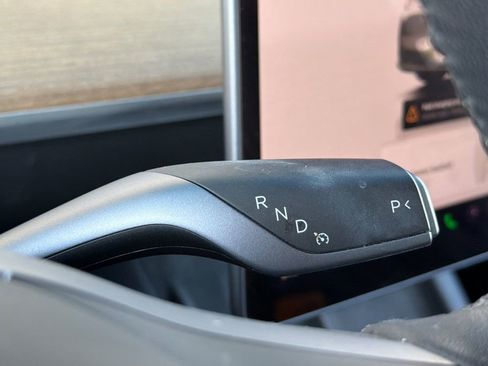 Used 2023 Tesla Model Y Long Range AWD/4WD image 22