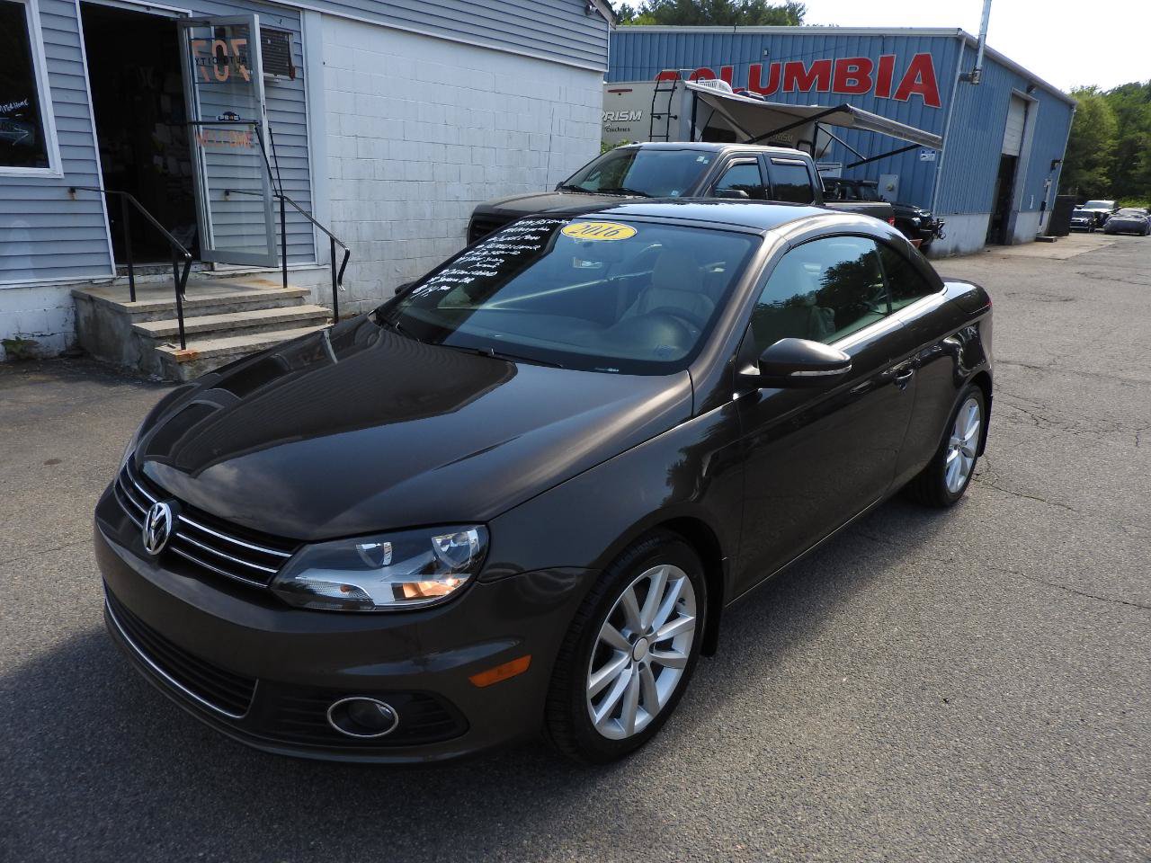 Used 2016 Volkswagen Eos Komfort FWD image 2
