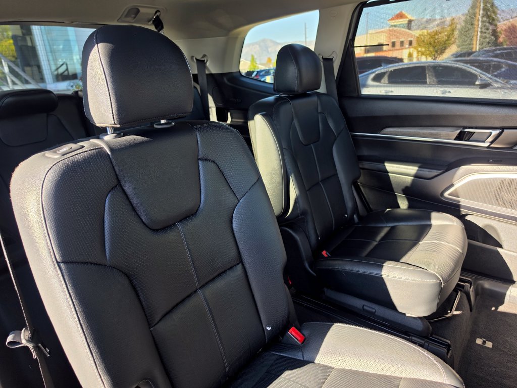 Certified 2022 Kia Telluride EX w/ EX Premium Package AWD/4WD image 16