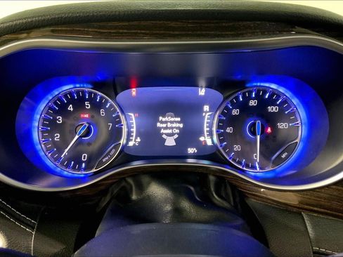 Used 2023 Chrysler Pacifica Limited image 20