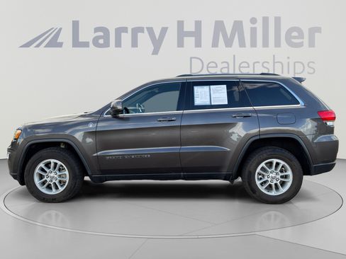 Used 2019 Jeep Grand Cherokee Laredo AWD/4WD image 3