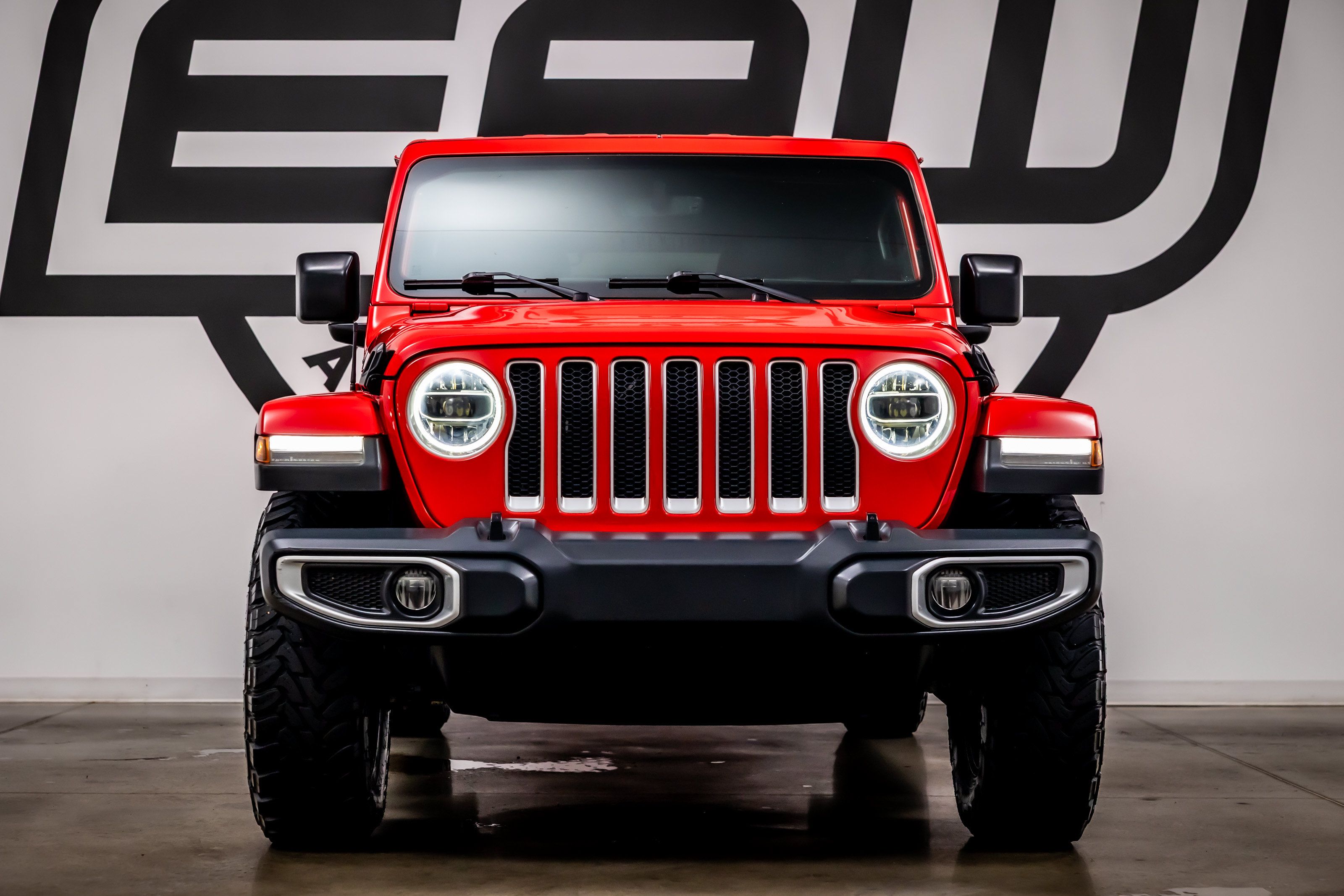 Used 2018 Jeep Wrangler Unlimited Sahara AWD/4WD image 4