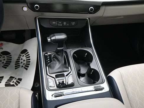 Used 2026 Kia Carnival SX w/ SX Dark Edition Package FWD image 4