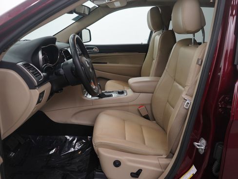 Used 2019 Jeep Grand Cherokee Limited image 17