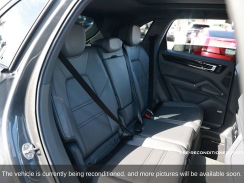 Used 2023 Porsche Cayenne Platinum Edition image 13