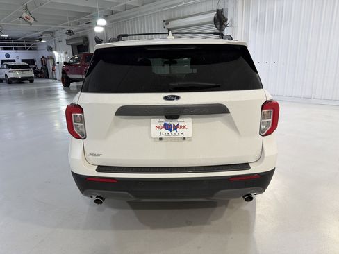 Used 2021 Ford Explorer XLT w/ Equipment Group 202A RWD image 4