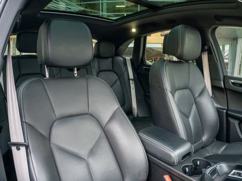 Used 2022 Porsche Macan image 18