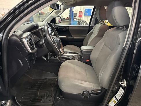 Used 2017 Toyota Tacoma SR5 w/ Tow Package AWD/4WD image 12