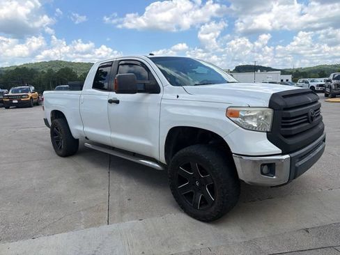 Used 2017 Toyota Tundra SR5 w/ SR5 Upgrade Package AWD/4WD image 11
