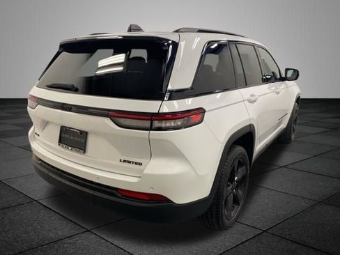 Used 2023 Jeep Grand Cherokee Limited w/ Black Appearance Package image 7