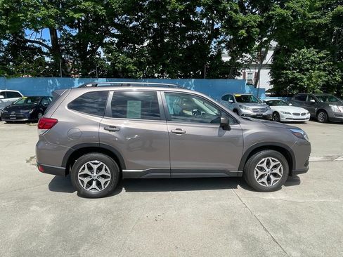 Used 2023 Subaru Forester Premium AWD/4WD image 4