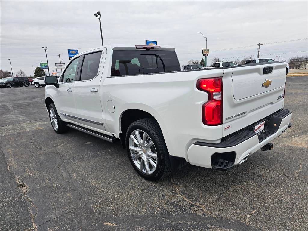 Used 2025 Chevrolet Silverado 1500 High Country AWD/4WD image 5