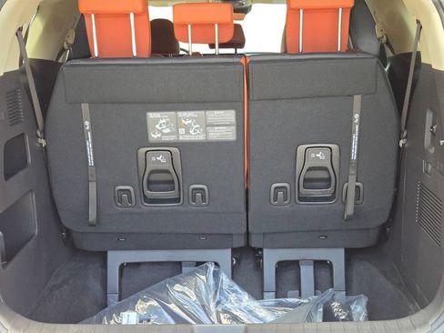 New 2026 Kia Carnival EX FWD image 13