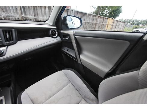 Used 2016 Toyota RAV4 XLE w/ Convenience Package FWD image 11