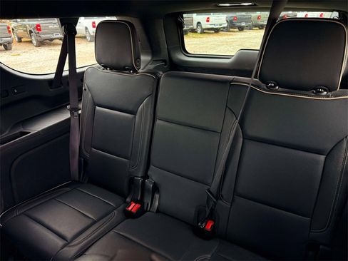 Used 2022 GMC Yukon XL SLT w/ SLT Luxury Package image 10