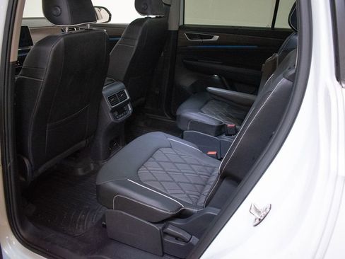 Used 2024 Volkswagen Atlas SEL Premium R-Line AWD/4WD image 24