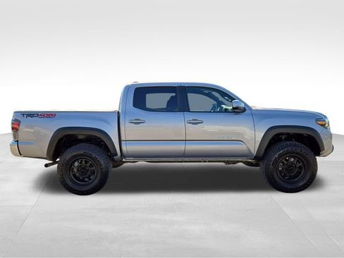 Used 2020 Toyota Tacoma TRD Off-Road AWD/4WD image 16