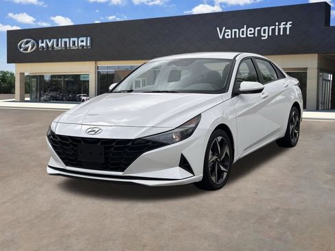Used 2023 Hyundai Elantra SEL w/ Convenience Package image 4