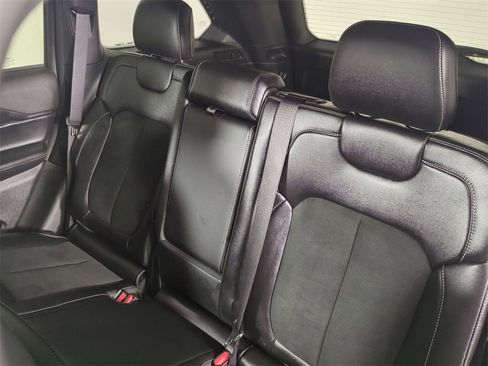 Used 2024 Jeep Grand Cherokee Altitude image 24