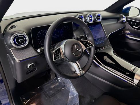 Used 2025 Mercedes-Benz GLC 300 image 10