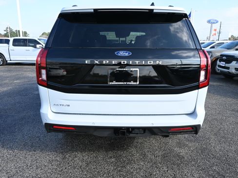New 2025 Ford Expedition Active image 4