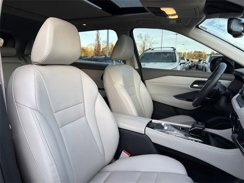 Used 2023 Nissan Rogue SL image 19