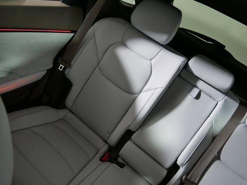Certified 2026 Genesis GV70 2.5T Advanced AWD/4WD image 12