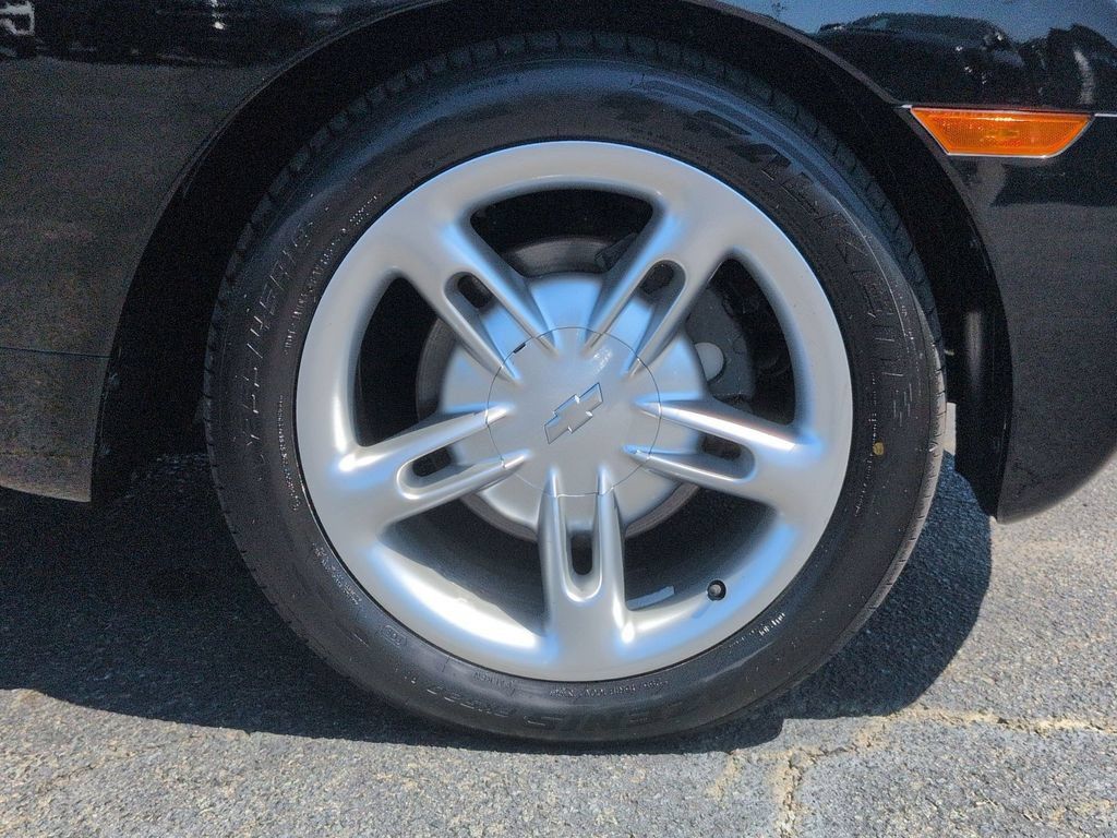 Used 2003 Chevrolet SSR RWD image 9