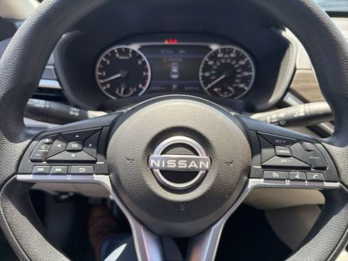 Used 2025 Nissan Altima 2.5 SV FWD image 8