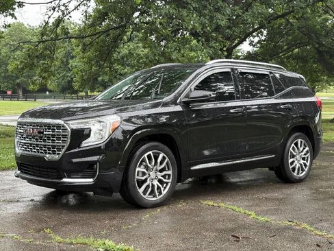 Used 2024 GMC Terrain Denali w/ Denali Premium Package AWD/4WD image 8