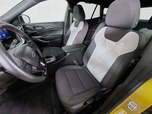 Used 2024 Chevrolet Trax RS w/ Driver Confidence Package FWD image 11