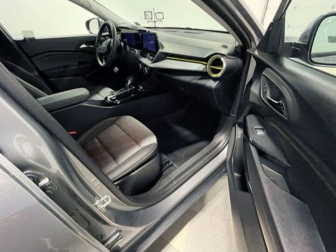 Used 2024 Chevrolet Trax LT FWD image 22