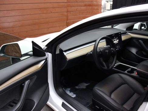 Used 2023 Tesla Model 3 Standard Range image 6