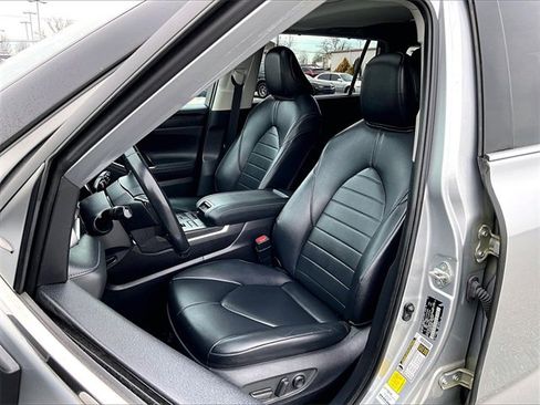 Used 2020 Toyota Highlander XLE image 10