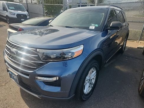 Used 2020 Ford Explorer XLT w/ Equipment Group 202A AWD/4WD image 3
