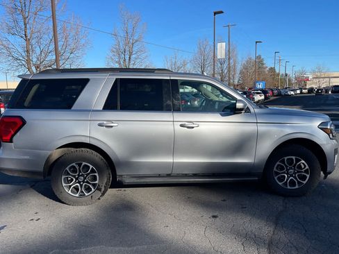 Used 2024 Ford Expedition XLT image 8