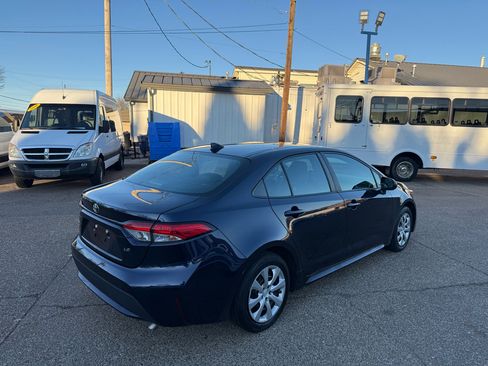 Used 2022 Toyota Corolla LE image 5