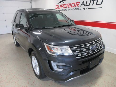 Used 2017 Ford Explorer XLT w/ Equipment Group 202A AWD/4WD image 11