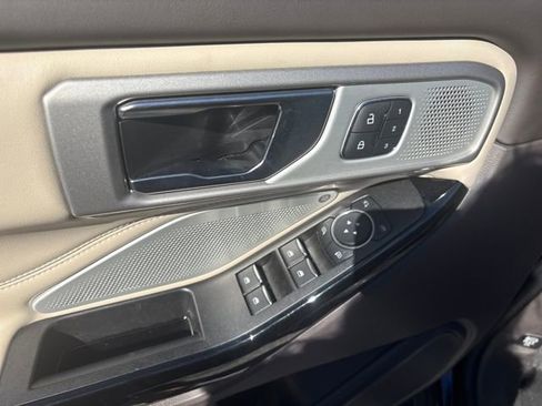 Used 2022 Ford Explorer Platinum w/ Equipment Group 601A image 17