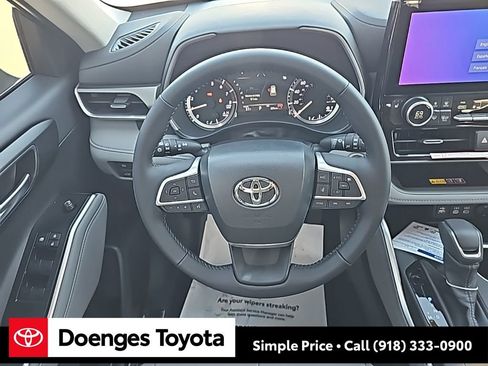 New 2026 Toyota Highlander XLE image 22