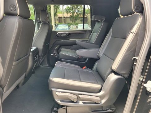 New 2025 Chevrolet Suburban Premier image 11